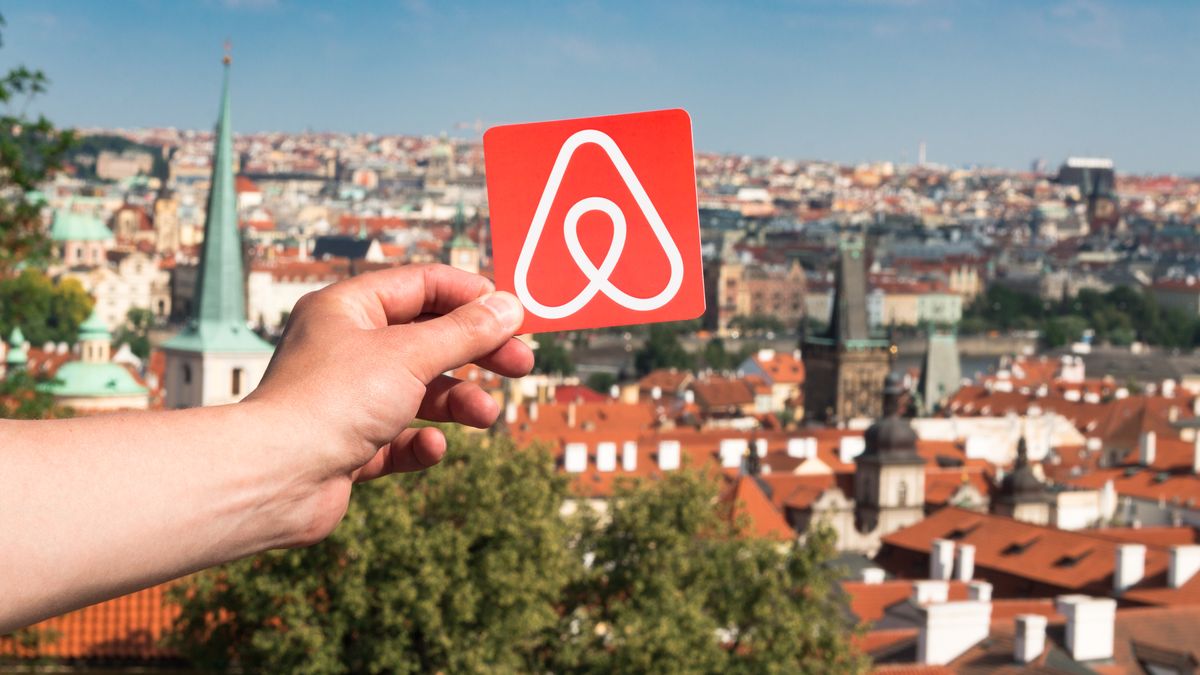 Pivní turisté k nám nejezdí, tvrdí hostitelé Airbnb. S Prahou chtějí jednat